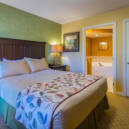 فندق فاكيشن فيليدج إن ذا بيركشايرز هانكوك المظهر الخارجي الصورة A bedroom at the Grand Country Hotel