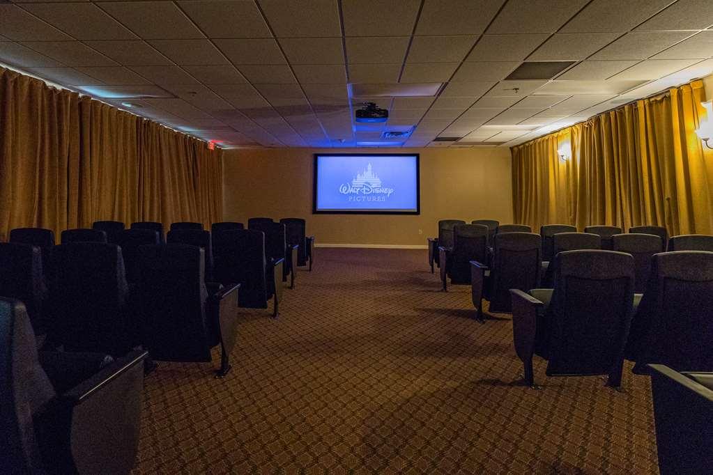 فندق فاكيشن فيليدج إن ذا بيركشايرز هانكوك وسائل الراحة الصورة The screening room at the Academy