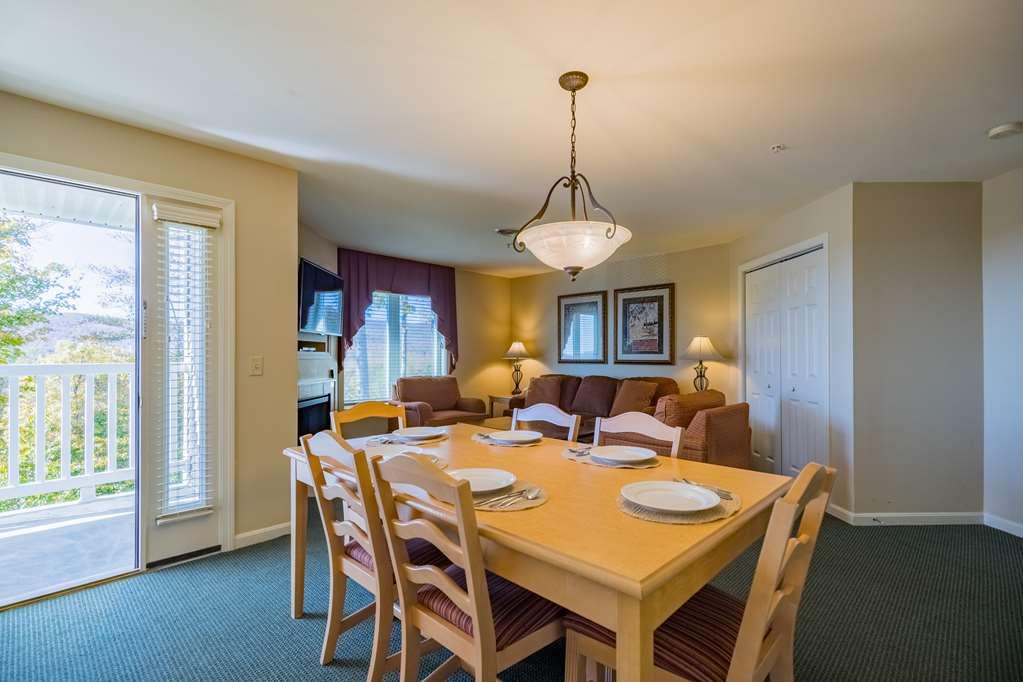 فندق فاكيشن فيليدج إن ذا بيركشايرز هانكوك الغرفة الصورة A typical living room at the Grandview Lodge