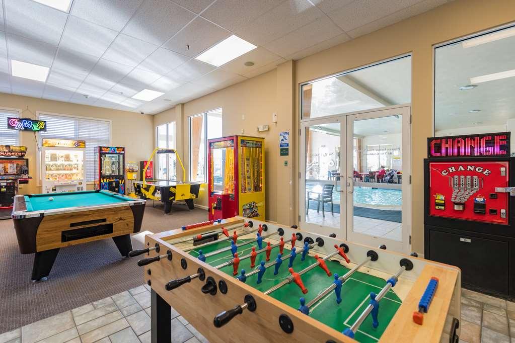 فندق فاكيشن فيليدج إن ذا بيركشايرز هانكوك المرافق الصورة The game room at the Student Life Center