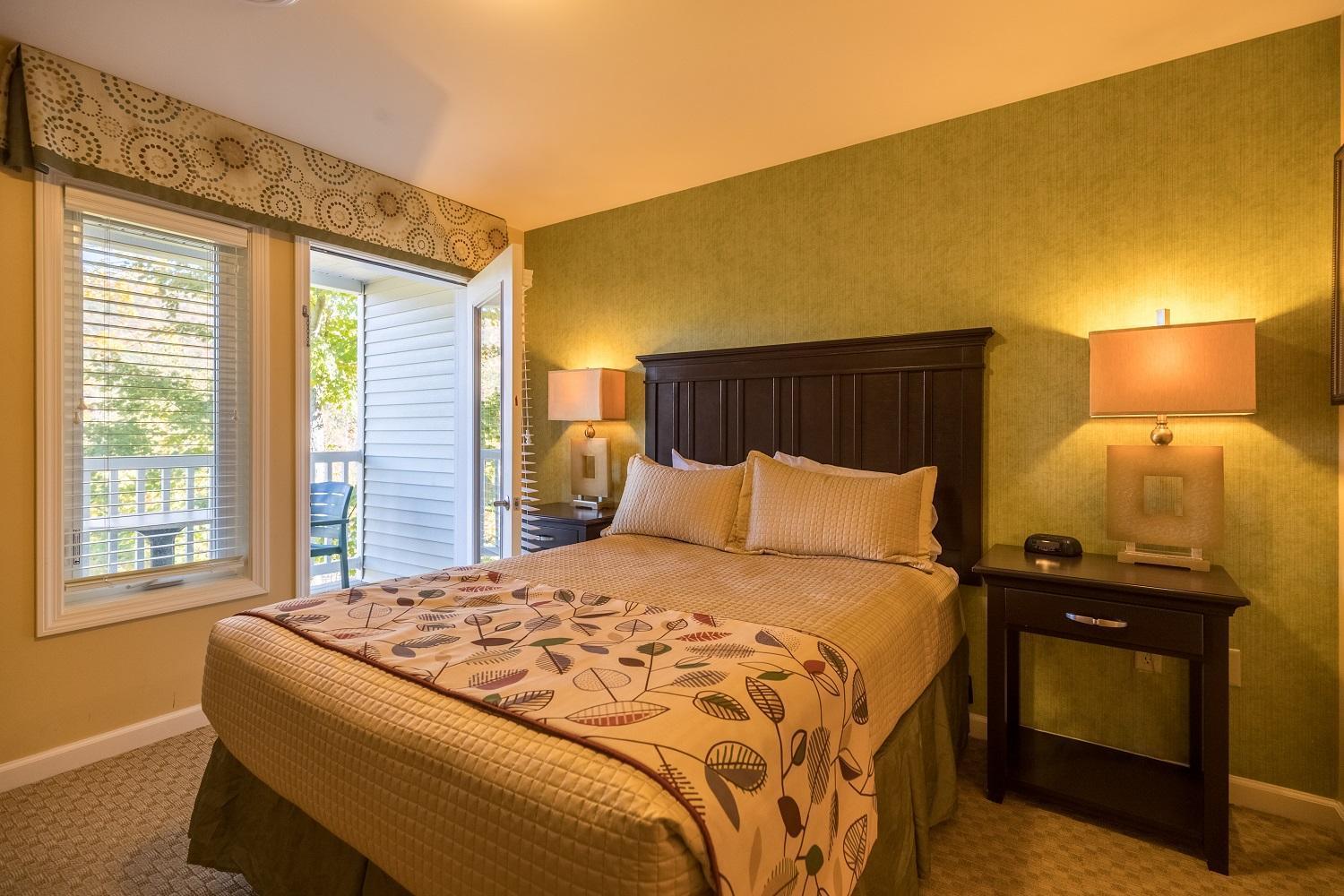 فندق فاكيشن فيليدج إن ذا بيركشايرز هانكوك الغرفة الصورة A bedroom at the Inn at the Opera