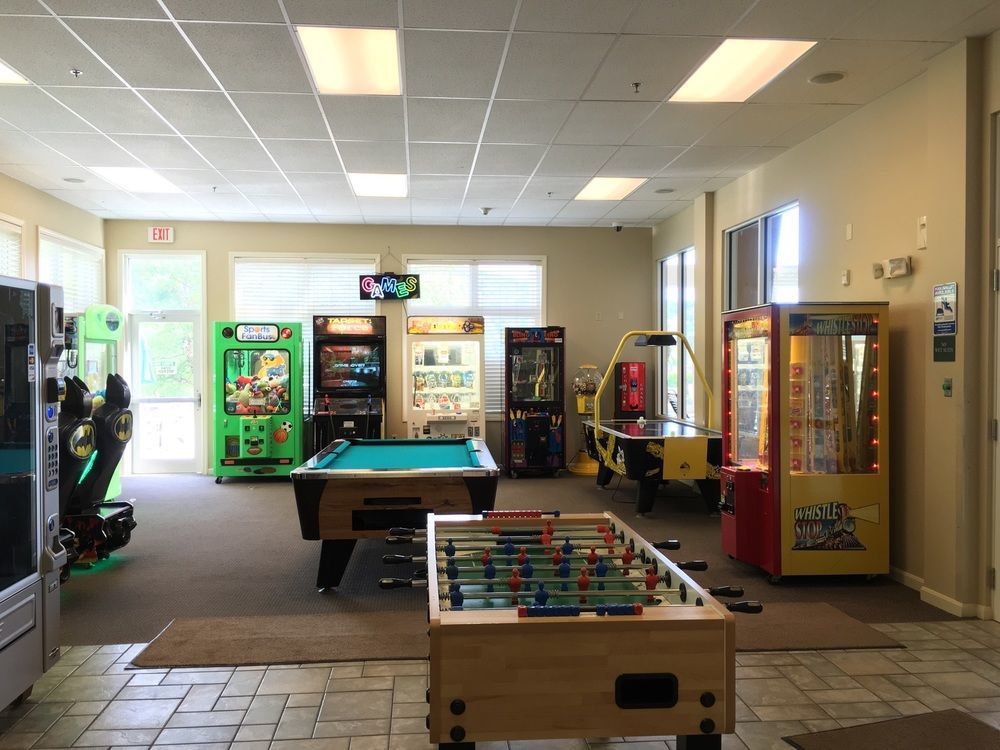 فندق فاكيشن فيليدج إن ذا بيركشايرز هانكوك المظهر الخارجي الصورة The game room at the Student Union