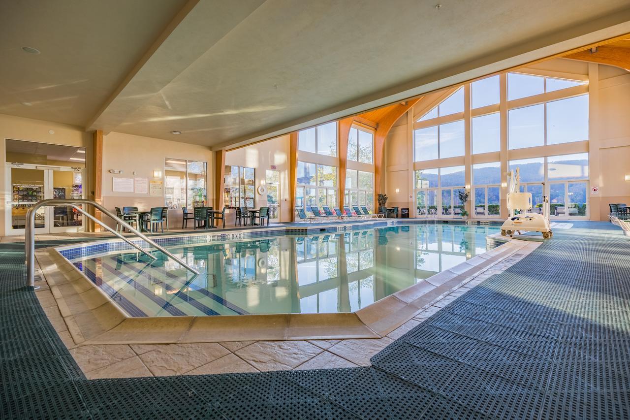 فندق فاكيشن فيليدج إن ذا بيركشايرز هانكوك المظهر الخارجي الصورة The pool at the Hotel