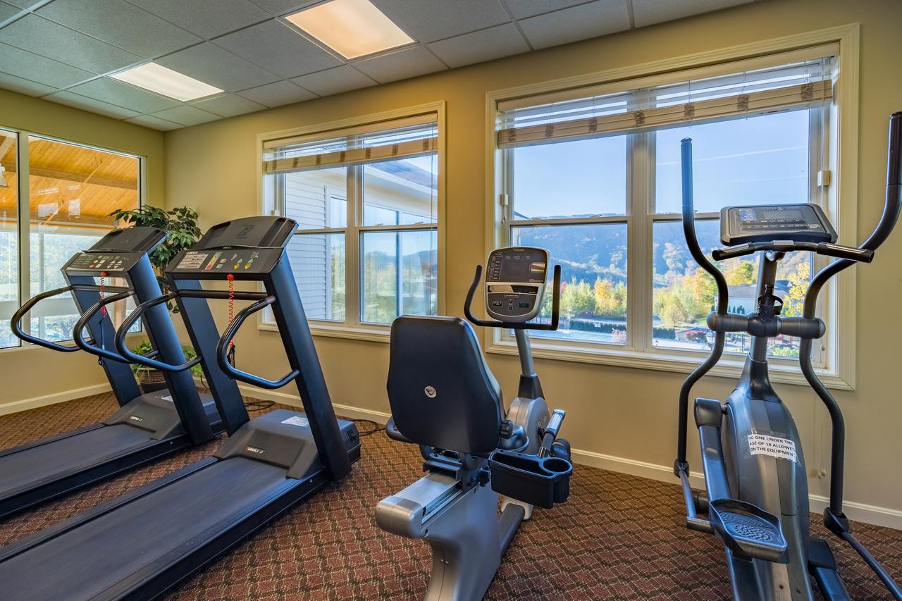 فندق فاكيشن فيليدج إن ذا بيركشايرز هانكوك المظهر الخارجي الصورة The gym at the Lodge at Whitefish