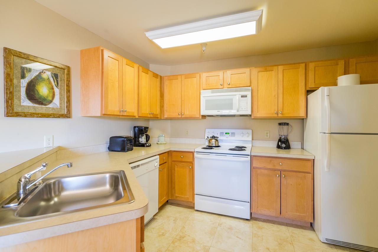 فندق فاكيشن فيليدج إن ذا بيركشايرز هانكوك المظهر الخارجي الصورة A typical kitchen in a condominium