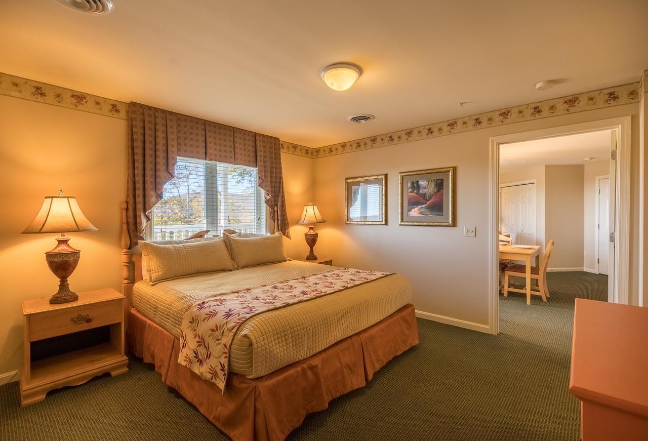 فندق فاكيشن فيليدج إن ذا بيركشايرز هانكوك المظهر الخارجي الصورة A bedroom at the Grandview Lodge