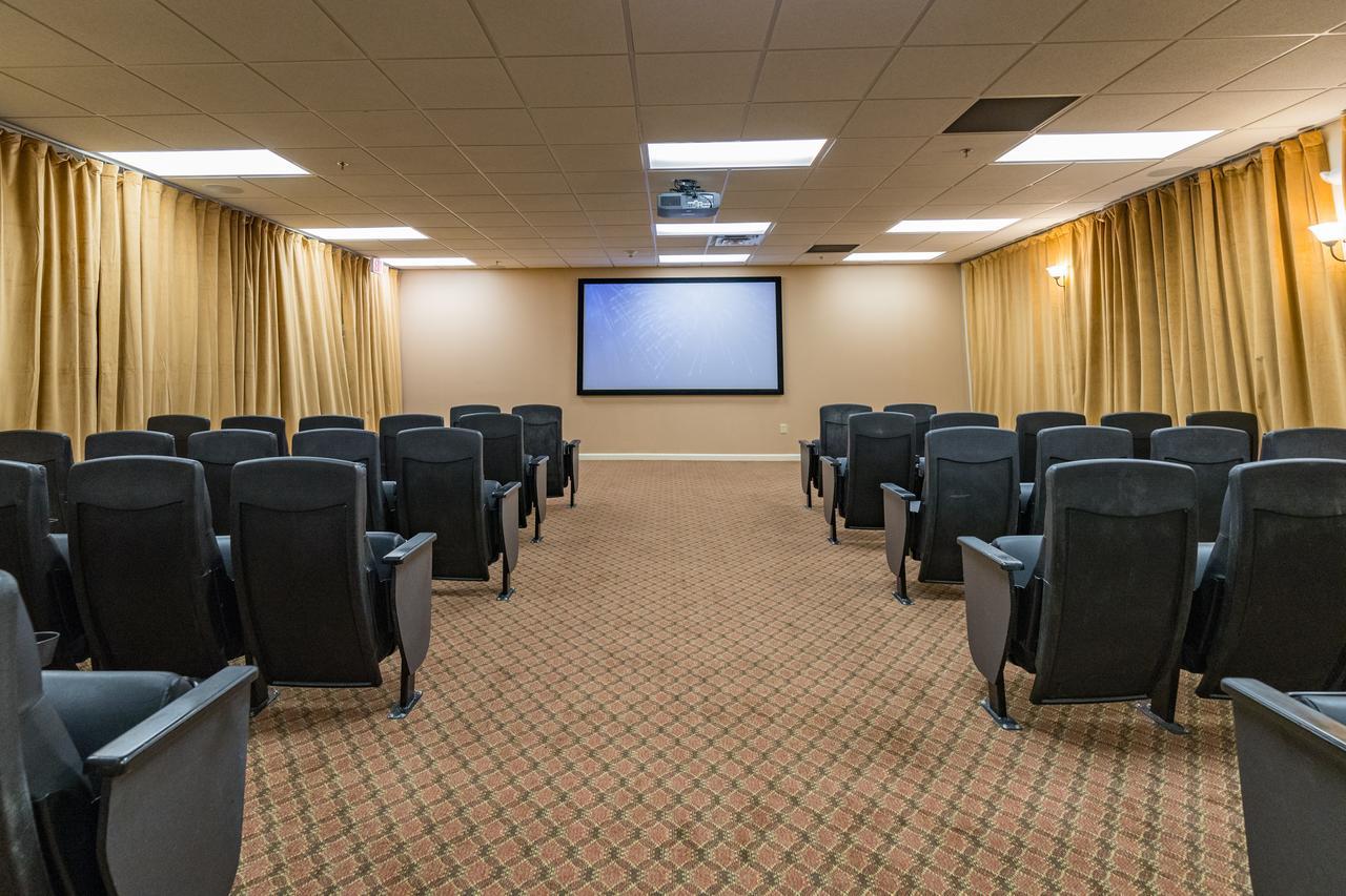 فندق فاكيشن فيليدج إن ذا بيركشايرز هانكوك المظهر الخارجي الصورة The auditorium at the Center for BrainHealth